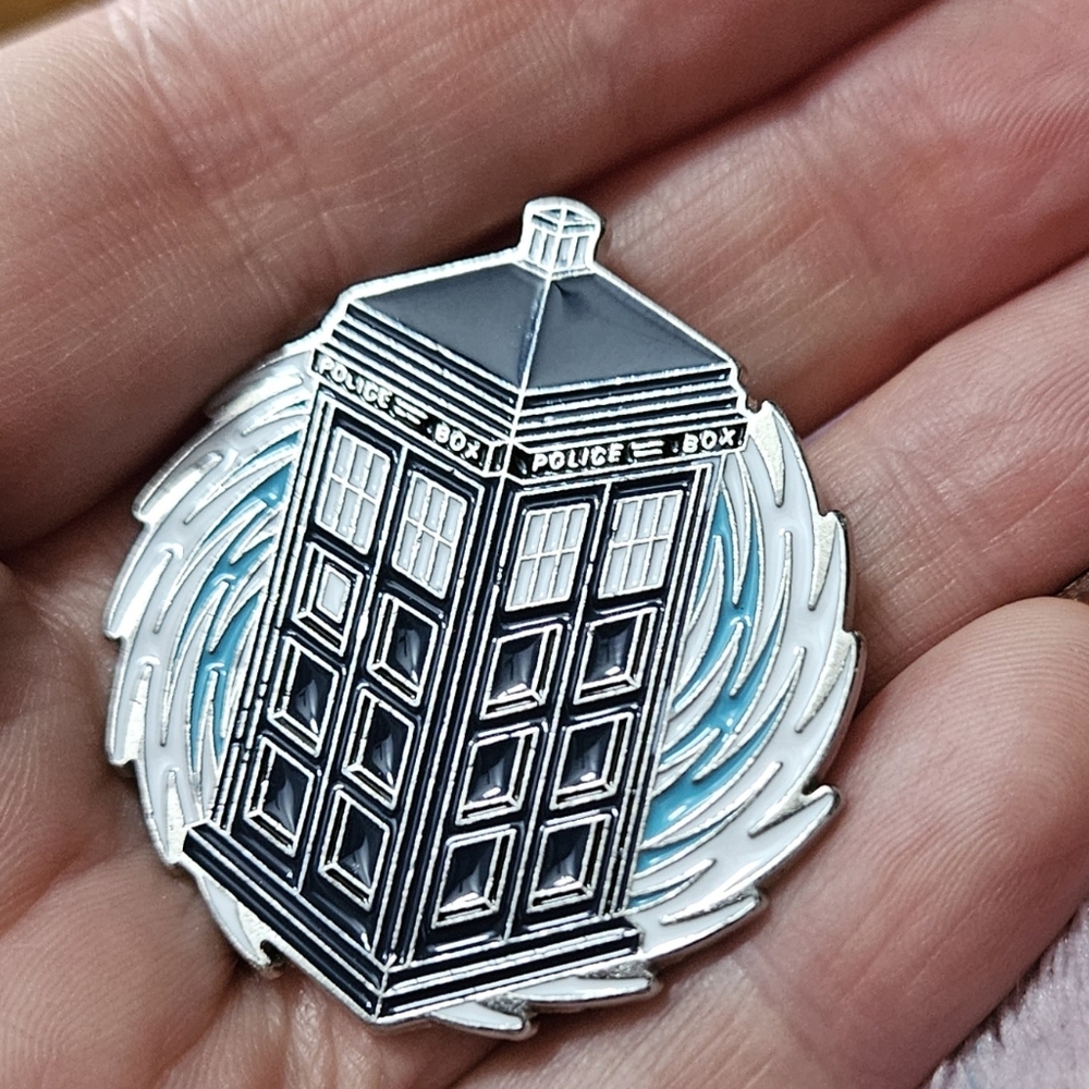 Doctor Who Tardis Enamel Pin